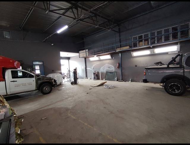 550M² WAREHOUSE FOR SALE IN GERMISTON CENTRAL